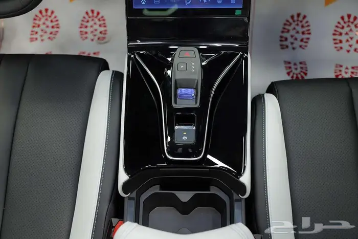 سيارة الأحلام أصبحت بين يديك دونج فينج ميج E3 Ultimate 2026 24