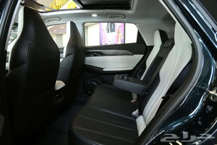 سيارة الأحلام أصبحت بين يديك دونج فينج ميج E3 Ultimate 2026 15