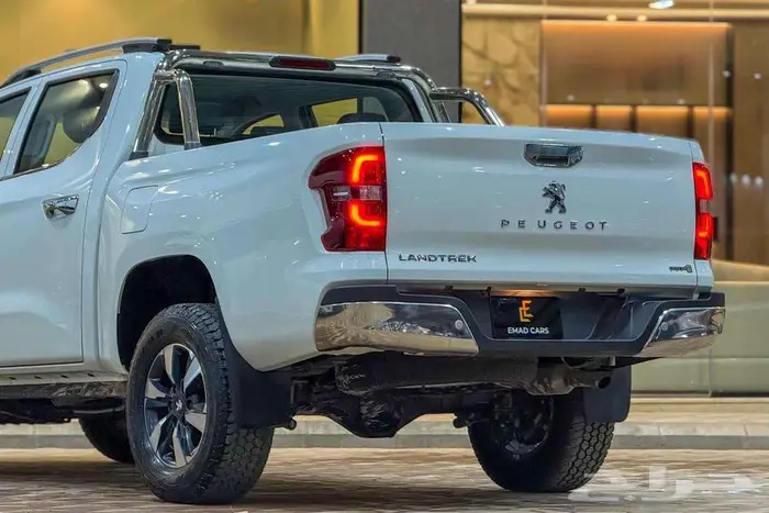 بيجو لاندتريك 2023 ابيض سعودي 4