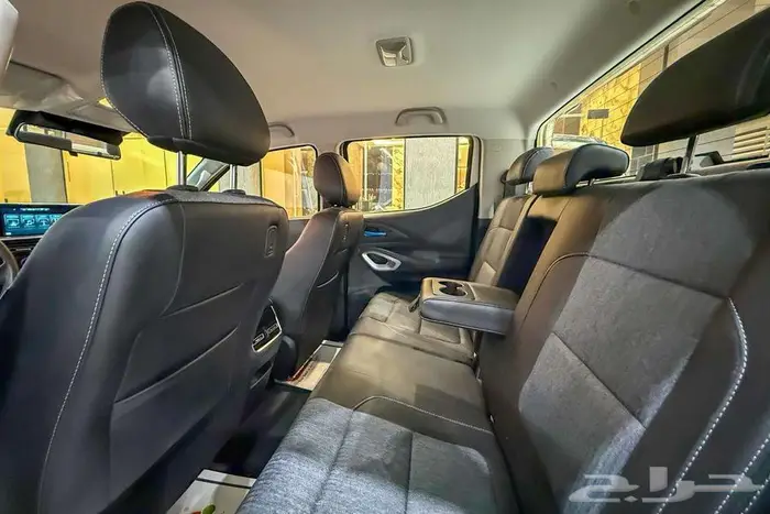 بيجو لاندتريك 2023 ابيض سعودي 9