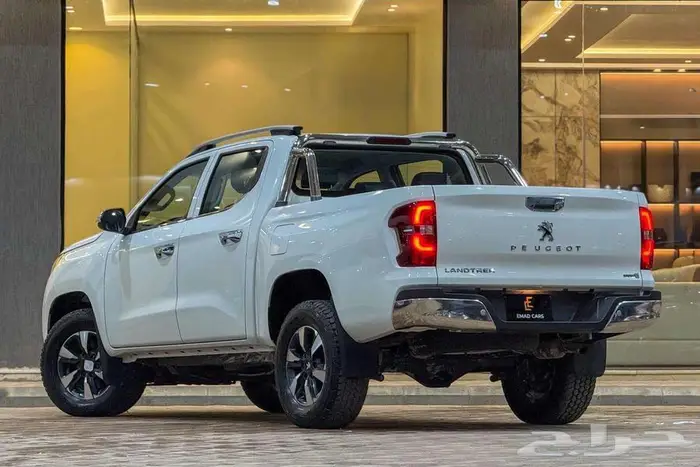 بيجو لاندتريك 2023 ابيض سعودي 3