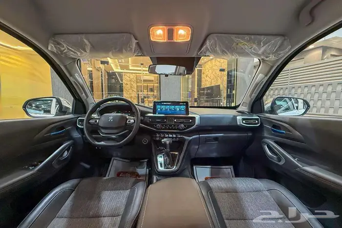 بيجو لاندتريك 2023 ابيض سعودي 6