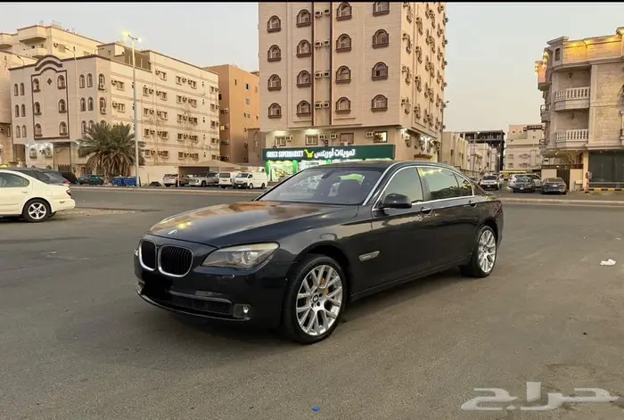 للبيع BMW 740 Li فل كامل لون مميز 2012 نظيف جدا 1