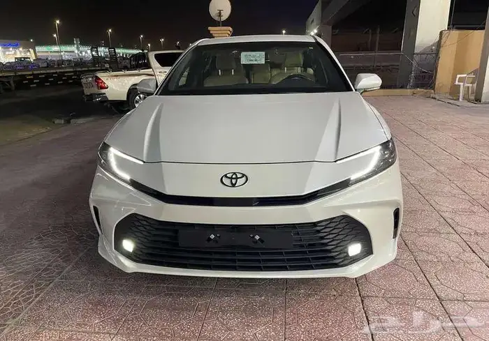 تويوتا كامري E بنزين 2025 سعودي أصفار 0