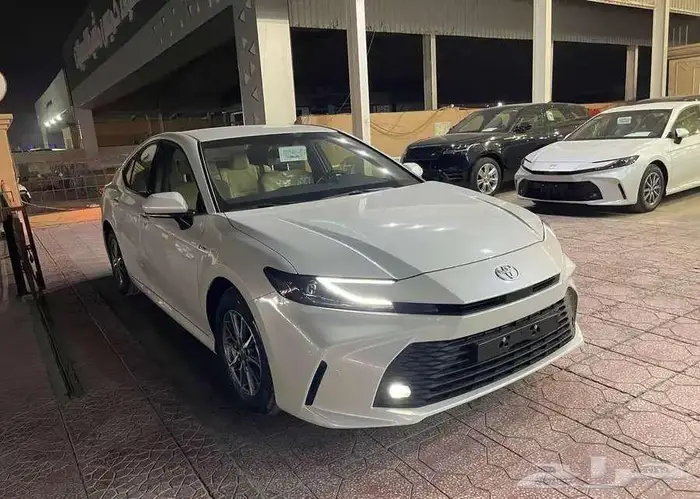 تويوتا كامري E بنزين 2025 سعودي أصفار 1