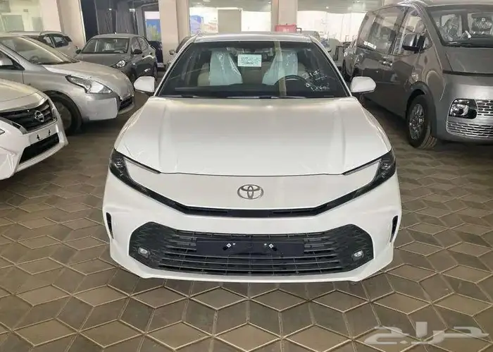 تويوتا كامري E بنزين 2025 0