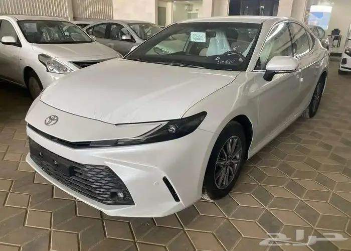 تويوتا كامري E بنزين 2025 8