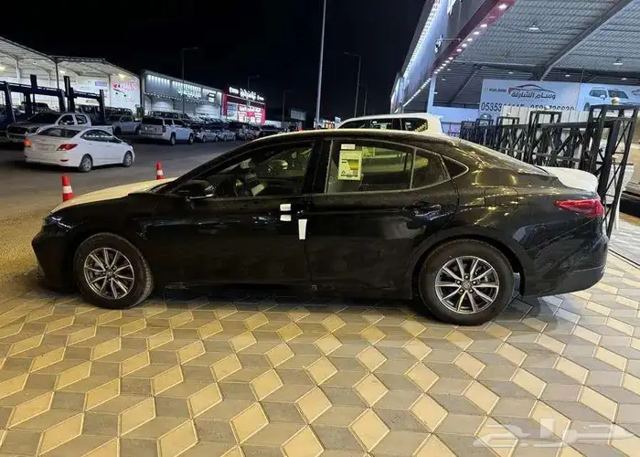 تويوتا كامري E بنزين 2025 13