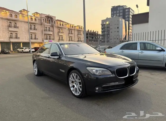 للبيع BMW 740 Li فل كامل لون مميز 2012 نظيف جدا 21
