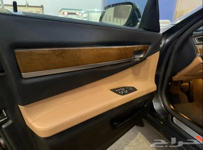 للبيع BMW 740 Li فل كامل لون مميز 2012 نظيف جدا 11