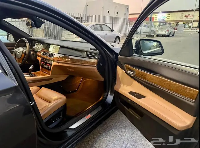للبيع BMW 740 Li فل كامل لون مميز 2012 نظيف جدا 10