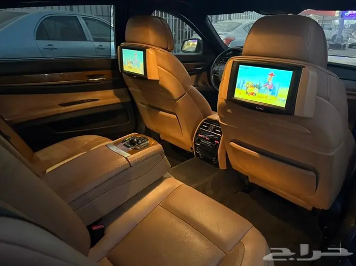 للبيع BMW 740 Li فل كامل لون مميز 2012 نظيف جدا 12