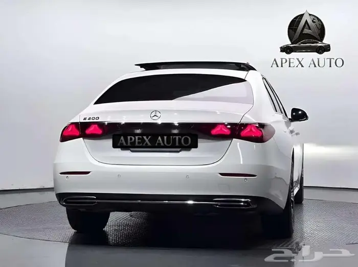 مرسيدس E200 2025 3