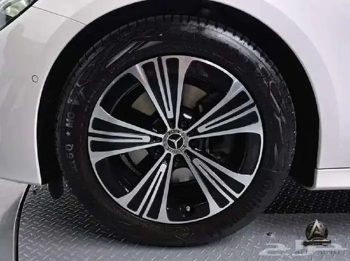 مرسيدس E200 2025 5