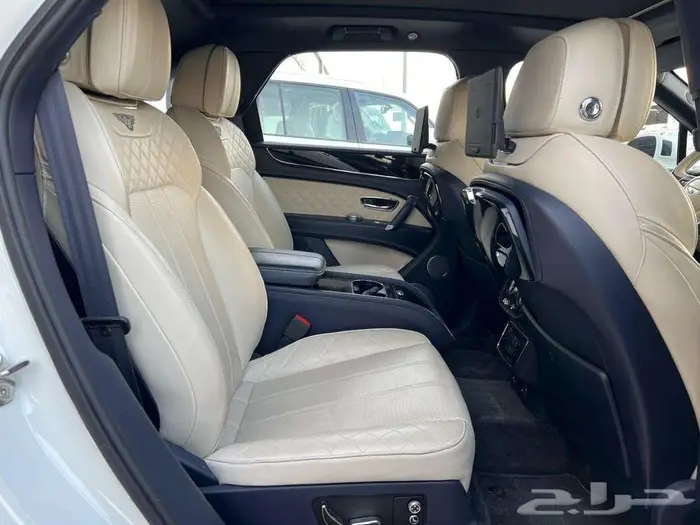 بنتلي بنتياقا موديل 2017 مستعمل بدى وكالة 9