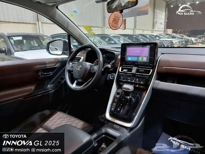 تويوتا انوفا GL 2.0 بنزين 2025 4