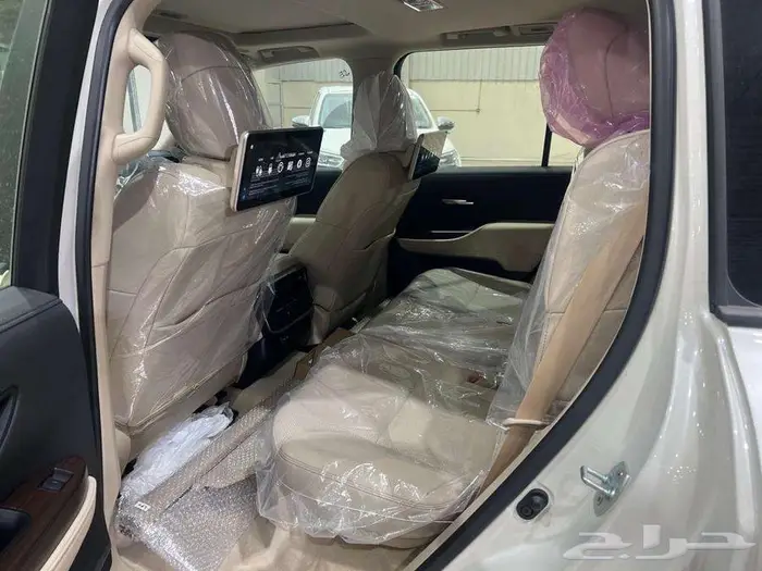 تتوفر لاندكروزر GXR بنزين - وديزل 2025 بالنقد والتقسيط 3