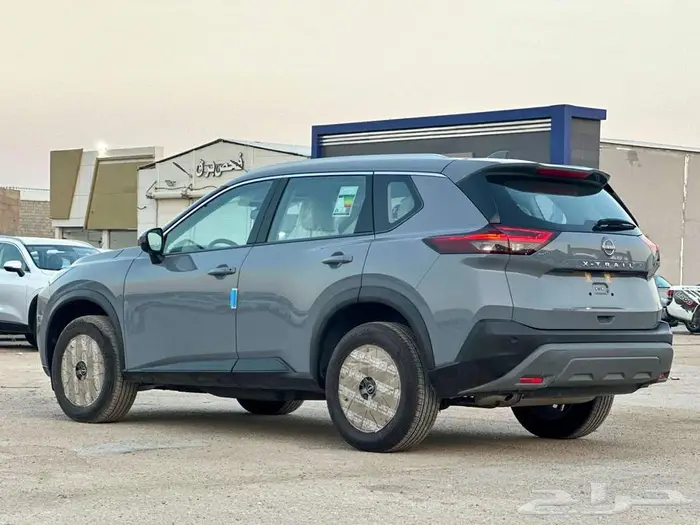 نيسان اكس تريل ستاندر دبل 5 مقاعد 2024 3