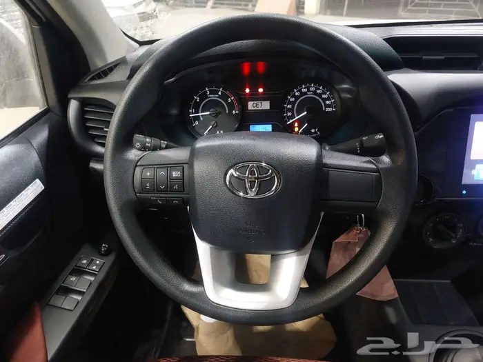 تويوتا هايلوكس GL2 غمارتين ديزل 2400سي سي 2025 8