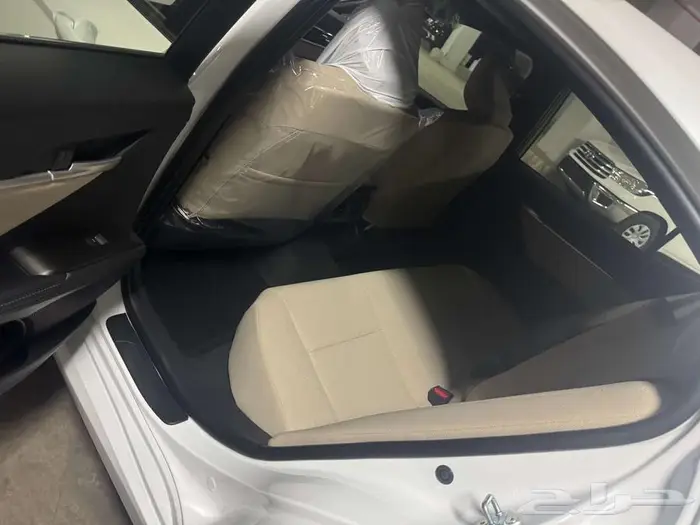 تويوتا كامرى ال اى بنزين سعودى 2025 ابيض 6