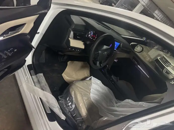 تويوتا كامرى ال اى بنزين سعودى 2025 ابيض 9