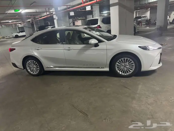 تويوتا كامرى ال اى بنزين سعودى 2025 ابيض 5