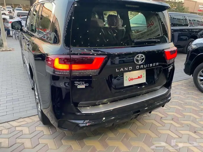 تويوتا لاند كروزر VXR موديل 2024 عداد 13 الف كم 6