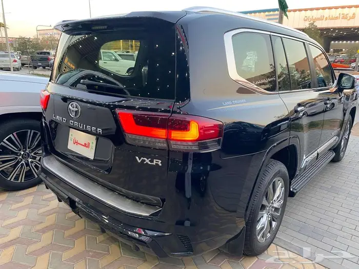 تويوتا لاند كروزر VXR موديل 2024 عداد 13 الف كم 3