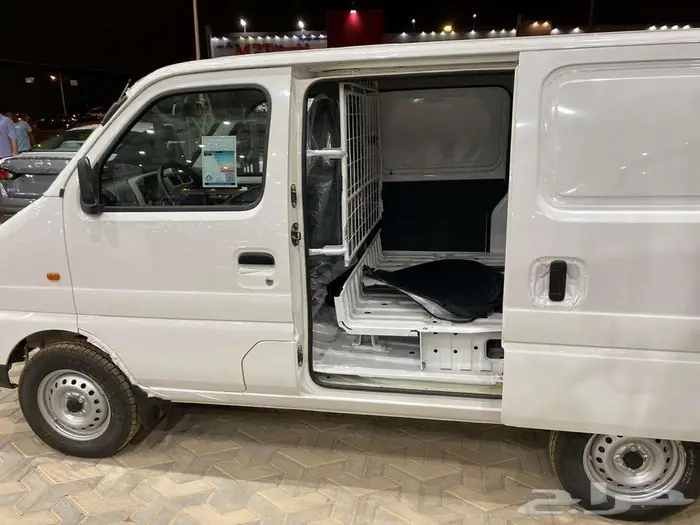 سوزوكي ايكو 2025 3