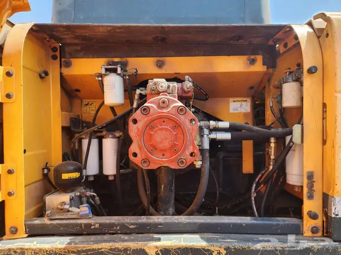 بوكلين هونداى 480 موديل 2015 معرض رواد المعدات 5