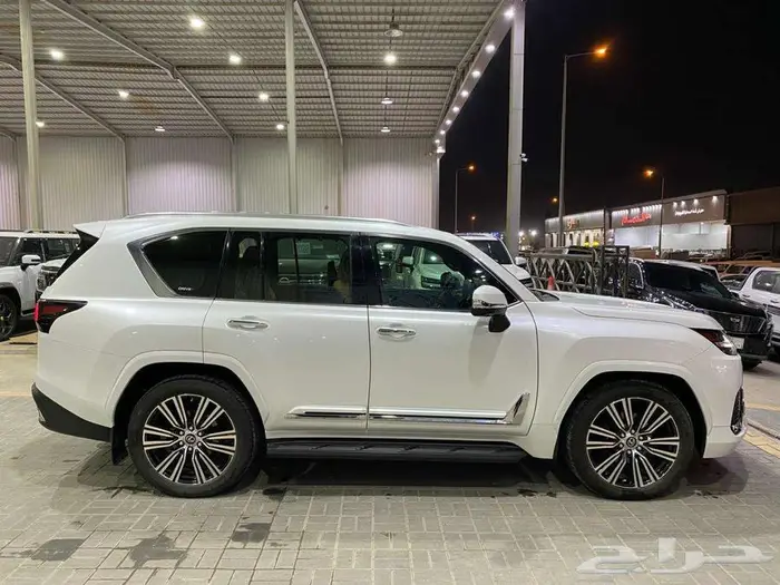لكزس ال اكس 600 BB 2023 ابيض ماشيه 21000كم 12