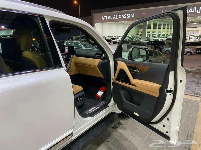 لكزس ال اكس 600 BB 2023 ابيض ماشيه 21000كم 46