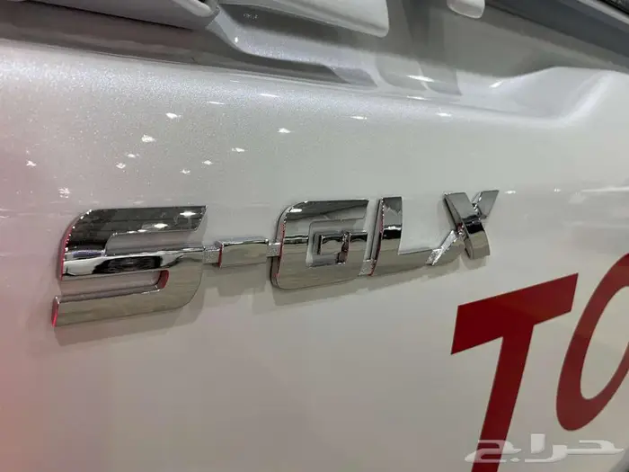 تويوتا هايلوكس GLX 2025 ابيض بنزين سعودي 9