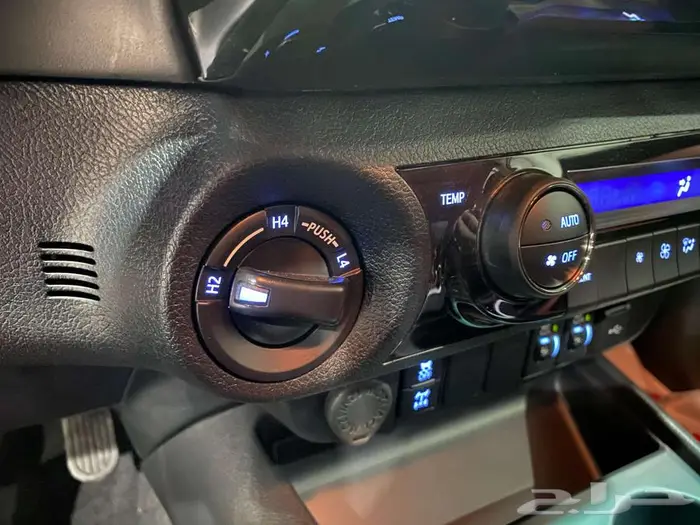 تويوتا هايلوكس GLX 2025 ابيض بنزين سعودي 19