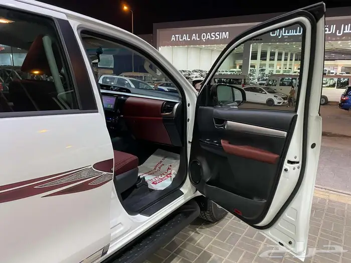 تويوتا هايلوكس GLX 2025 ابيض بنزين سعودي 28