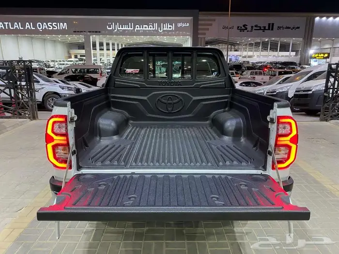 تويوتا هايلوكس GLX 2025 ابيض بنزين سعودي 35