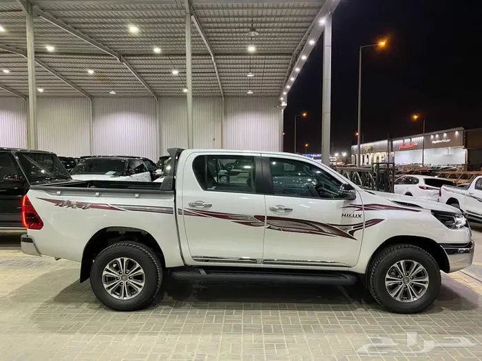 تويوتا هايلوكس GLX 2025 ابيض بنزين سعودي 23