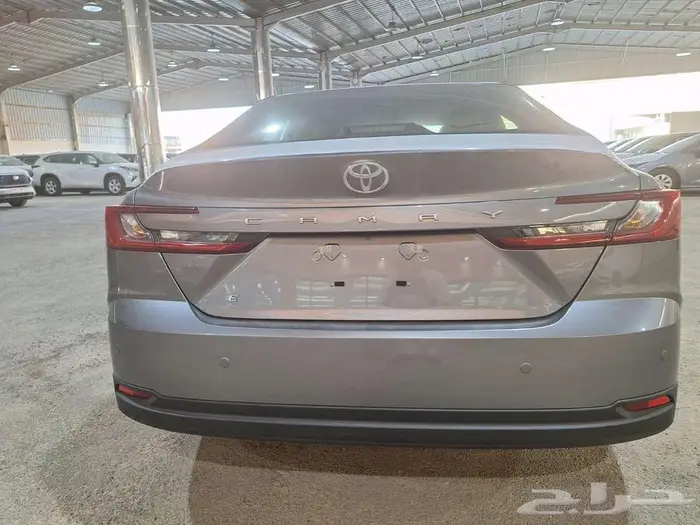 تويوتا كامرى E ستاندر بنزين2025 17