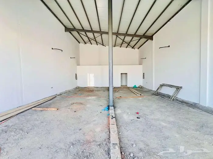 معارض للايجار على شارع الامام الترمذي بالعزيزية 8