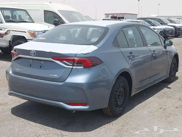 تويوتا كورولا 1.5 لتر استاندرد XLI ( XLI مطور )موديل 2025 1