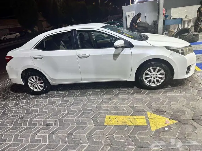 كورولا 2015 ستاندرد بحاله ممتازه 3