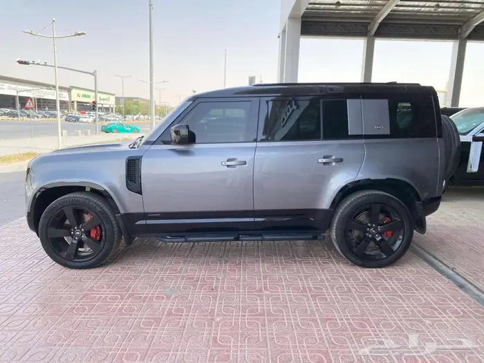 لاندروفر ديفندر 110 V6 موديل 2022 3