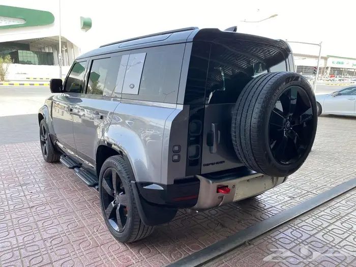 لاندروفر ديفندر 110 V6 موديل 2022 6