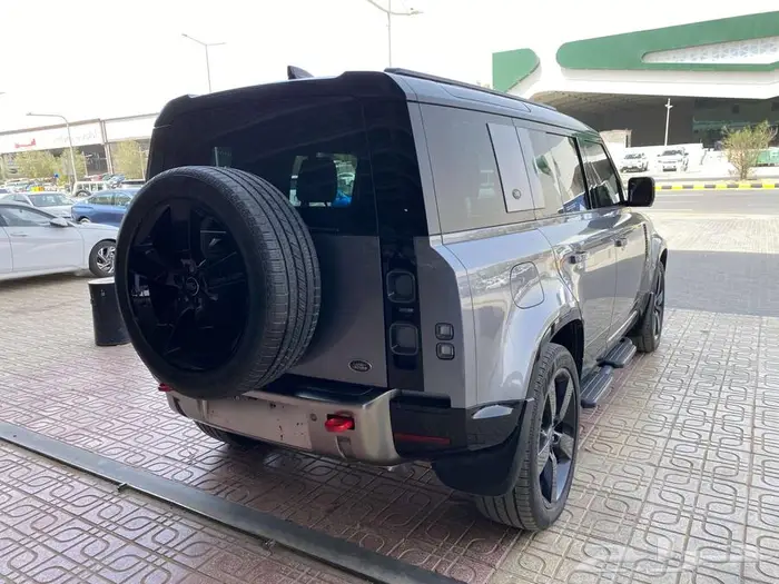 لاندروفر ديفندر 110 V6 موديل 2022 5