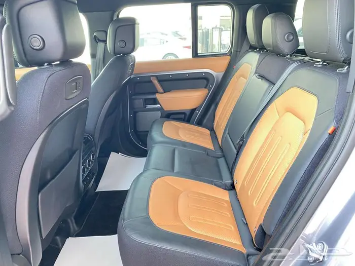 لاندروفر ديفندر 110 V6 موديل 2022 11