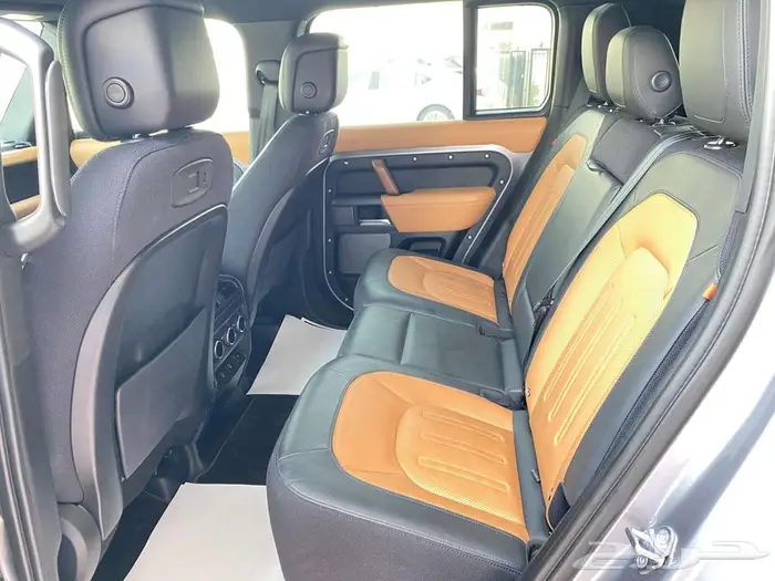 لاندروفر ديفندر 110 V6 موديل 2022 9