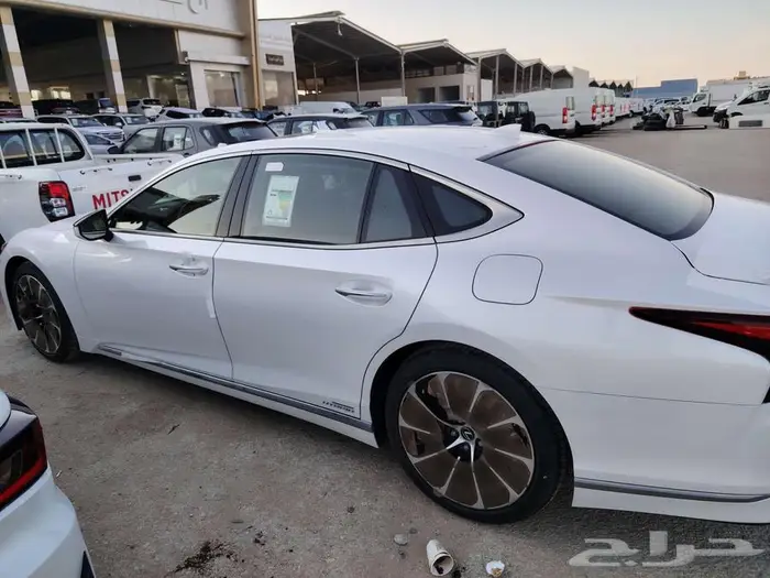 لكزس LS500HH هايبرد 2022 1