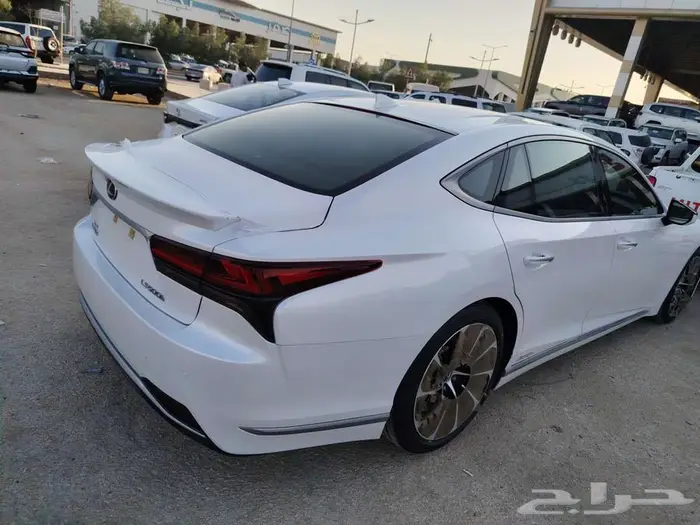 لكزس LS500HH هايبرد 2022 4