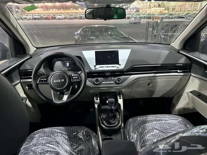 كيا كارينز استندر مطور 2025 8