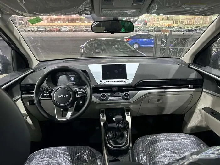 كيا كارينز استندر مطور 2025 2